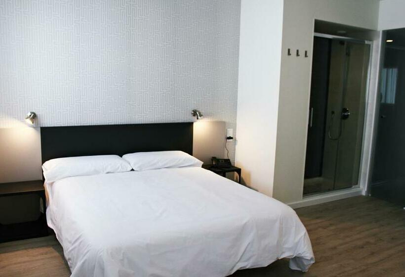 اتاق استاندارد یک نفره, Urban Nevada