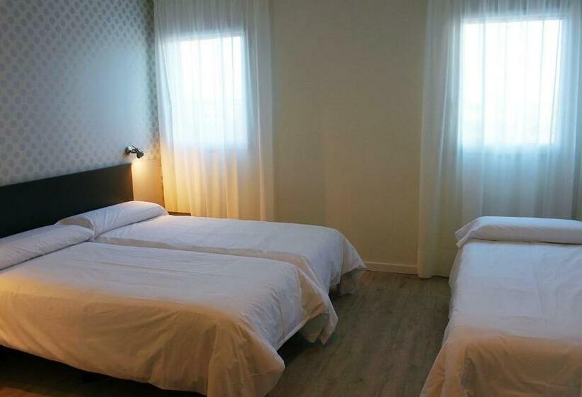 اتاق استاندارد سه نفره, Urban Nevada