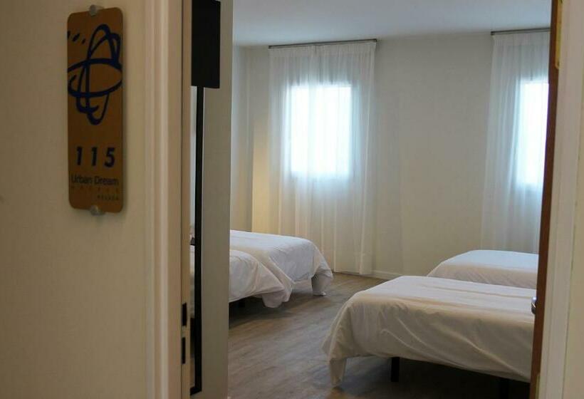 اتاق استاندارد چهار تخته, Urban Nevada