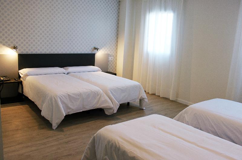 اتاق استاندارد چهار تخته, Urban Nevada