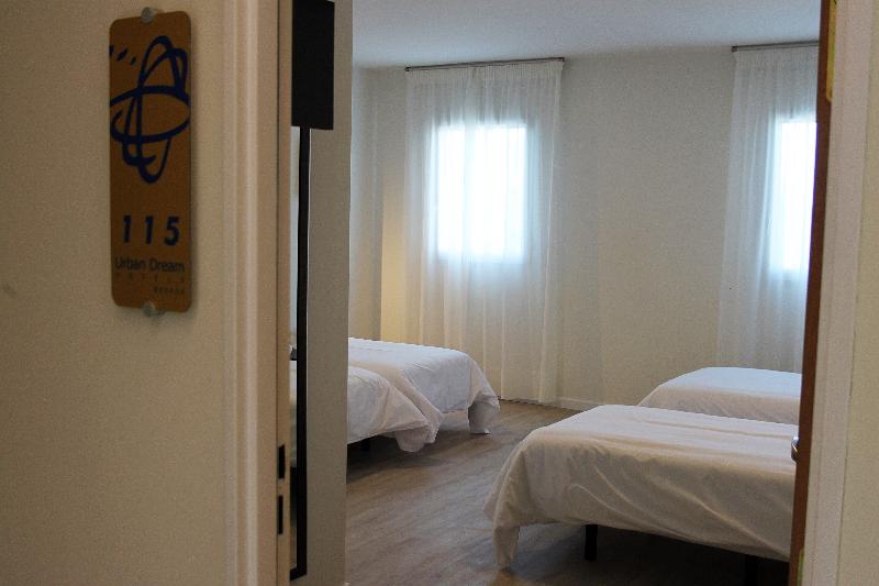 اتاق استاندارد چهار تخته, Urban Nevada