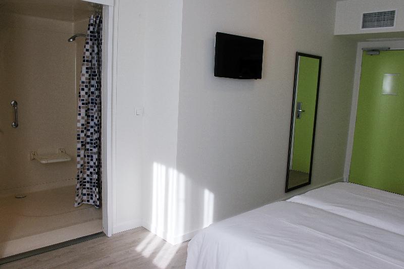 اتاق استاندارد چهار تخته, Urban Nevada