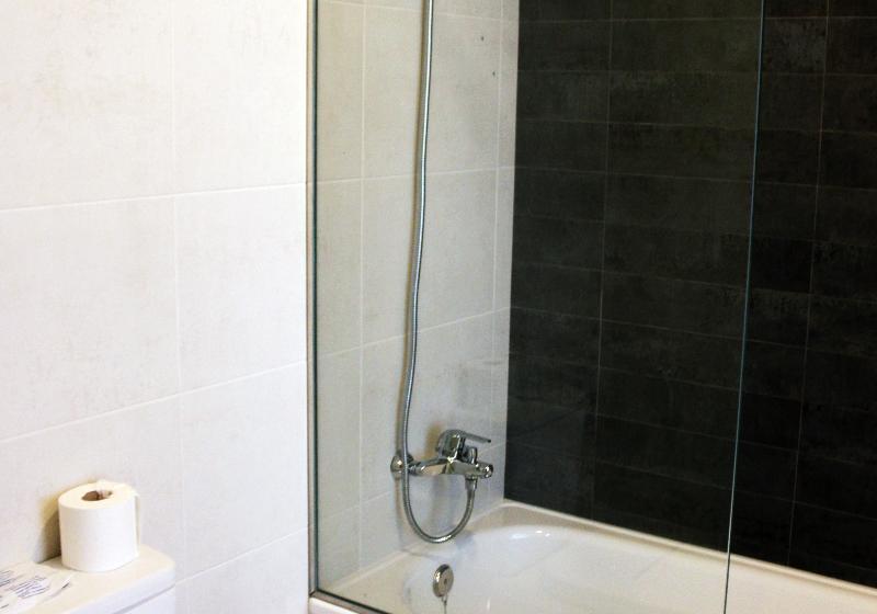 اتاق استاندارد چهار تخته, Urban Nevada