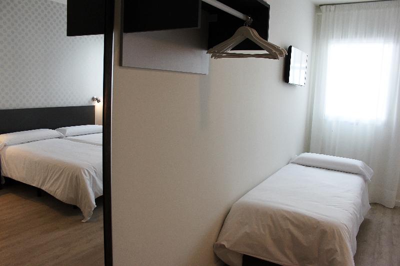 اتاق استاندارد چهار تخته, Urban Nevada