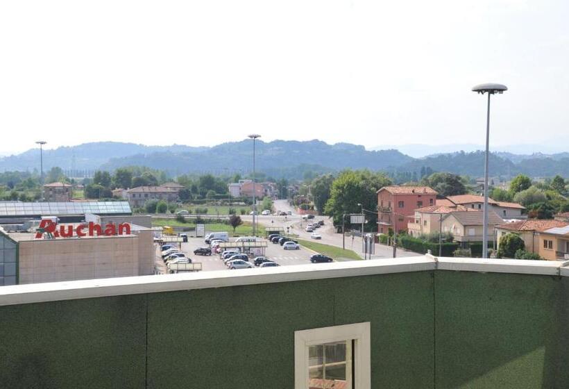 Chambre Quadruple Standard avec Balcon, Verdi