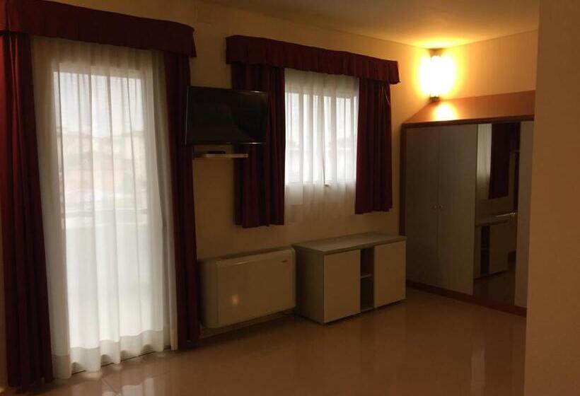 Chambre Quadruple Standard avec Balcon, Verdi