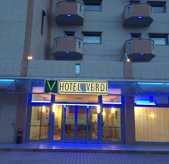 Camera Familiare Deluxe, Verdi