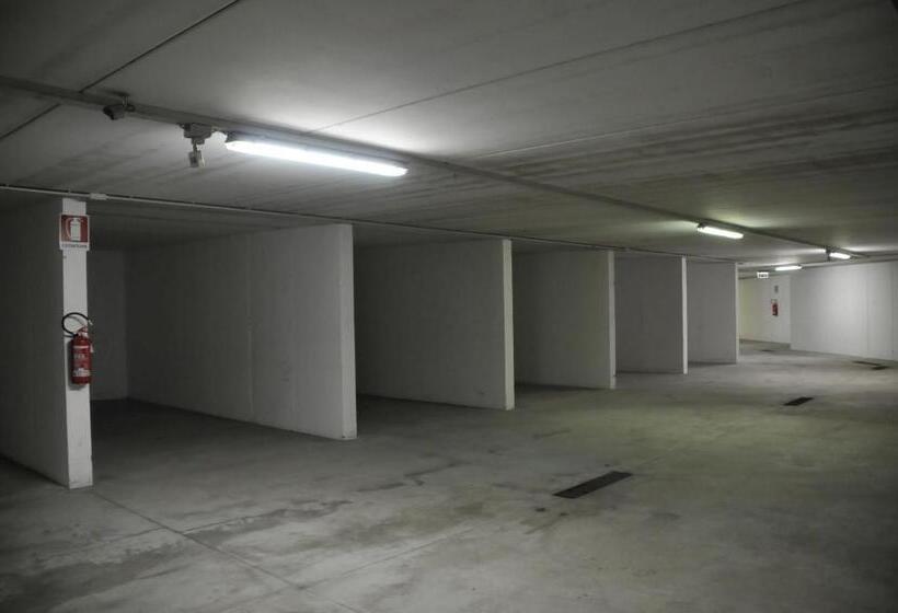 Chambre Familiale Deluxe, Verdi