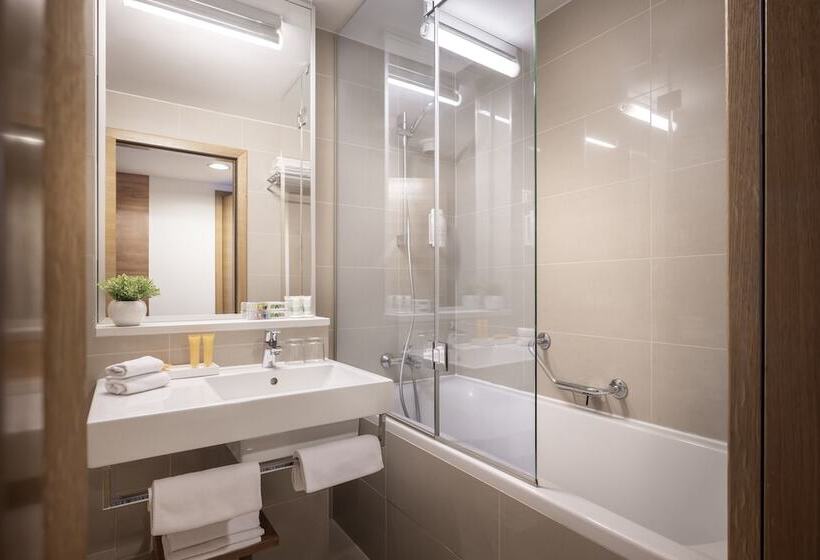 小型套房侧面可观海景, Valamar Sanfior Hotel & Casa