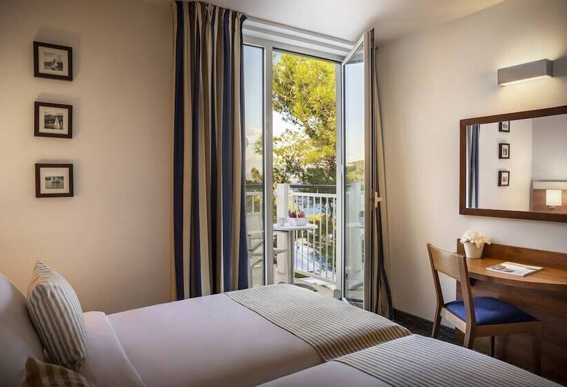 小型套房侧面可观海景, Valamar Sanfior Hotel & Casa