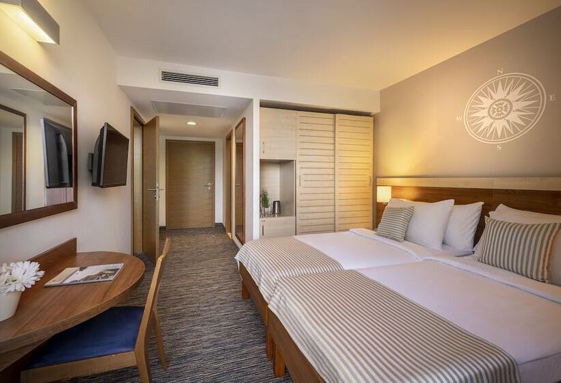 小型套房侧面可观海景, Valamar Sanfior Hotel & Casa