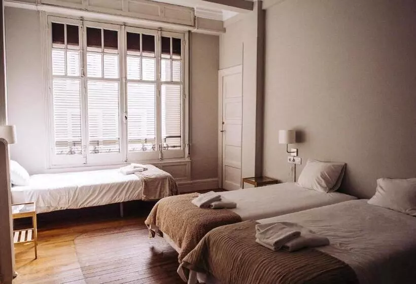 Habitació Triple Estàndard Bany Compartit, Zentric Hostel