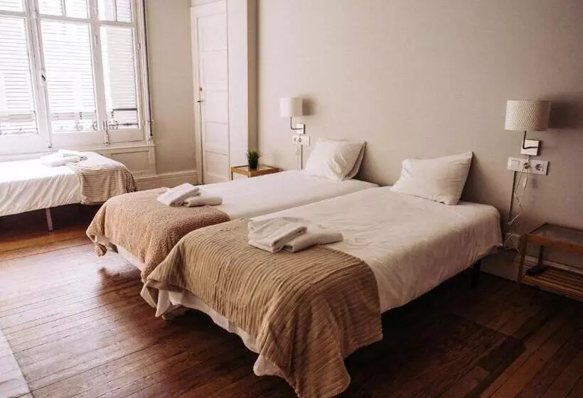 Habitació Triple Estàndard Bany Compartit, Zentric Hostel