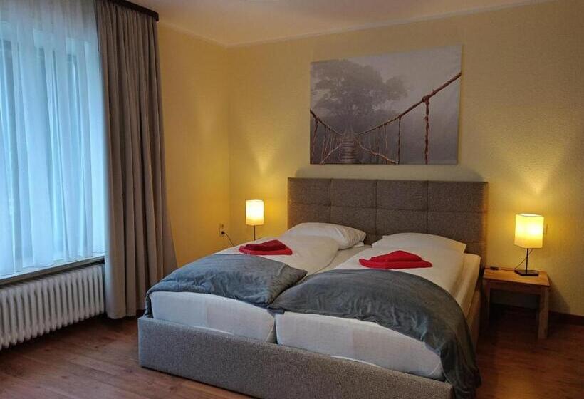 غرفة عائلية, Dein