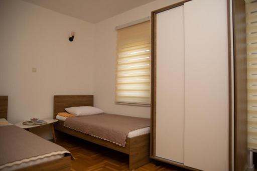 اتاق استاندارد, Sarah Apartments