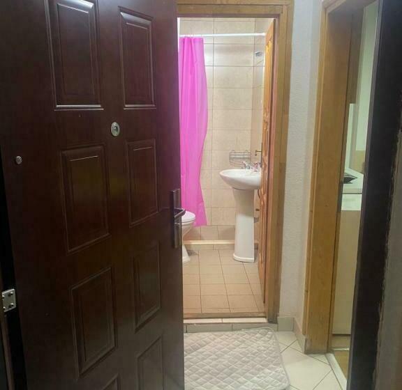 اتاق استاندارد, Sarah Apartments