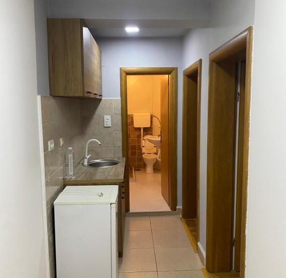 اتاق استاندارد, Sarah Apartments