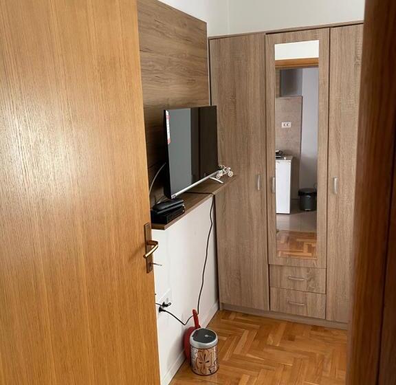 اتاق استاندارد, Sarah Apartments