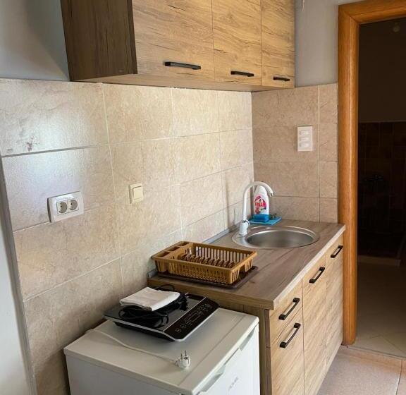 اتاق استاندارد, Sarah Apartments