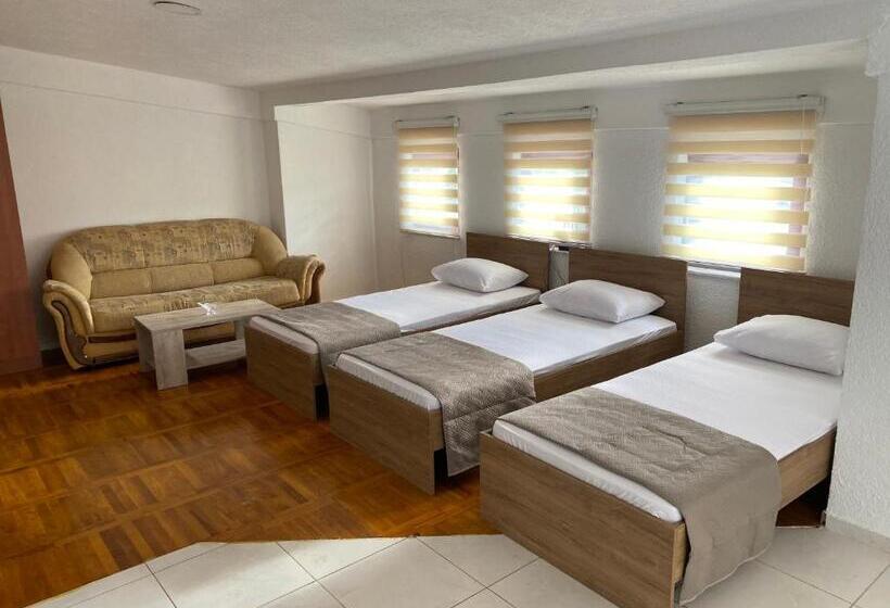 اتاق استاندارد سه نفره, Sarah Apartments