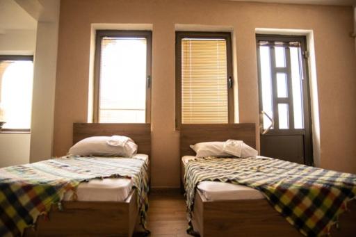 اتاق استاندارد چهار تخته, Sarah Apartments