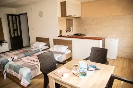 اتاق استاندارد چهار تخته, Sarah Apartments
