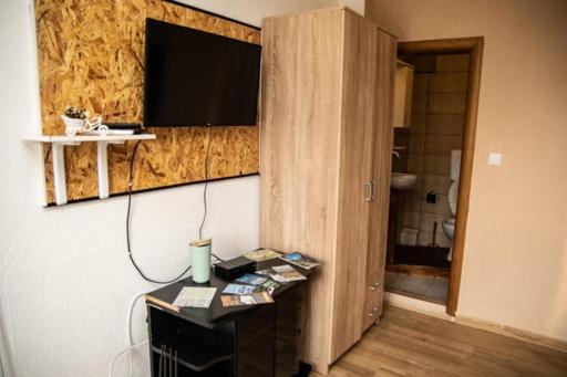 اتاق استاندارد چهار تخته, Sarah Apartments