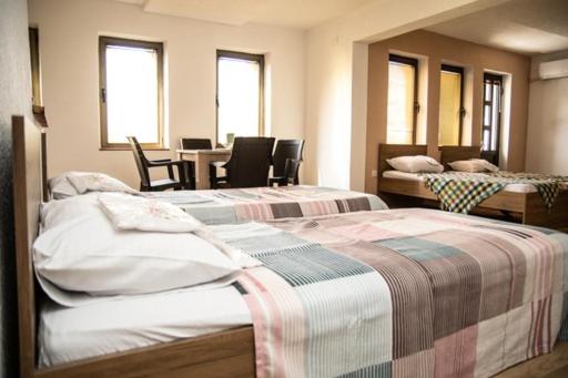 اتاق استاندارد چهار تخته, Sarah Apartments