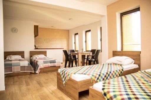 اتاق استاندارد چهار تخته, Sarah Apartments