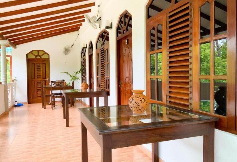 标准间带阳台, Chill River Villa   Villa With Scenic River Views