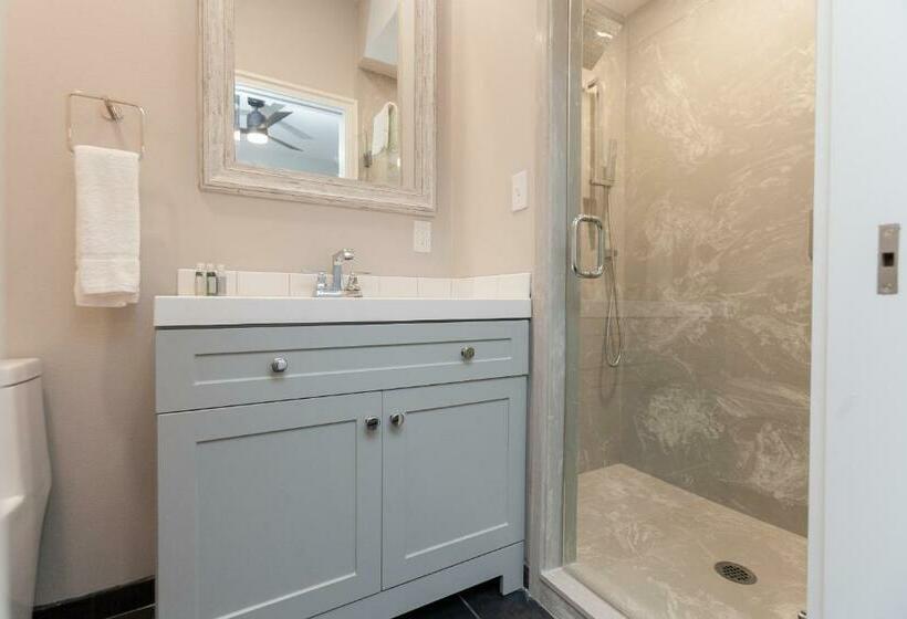 سوییت جونیور با بالکن, Bywater Suite