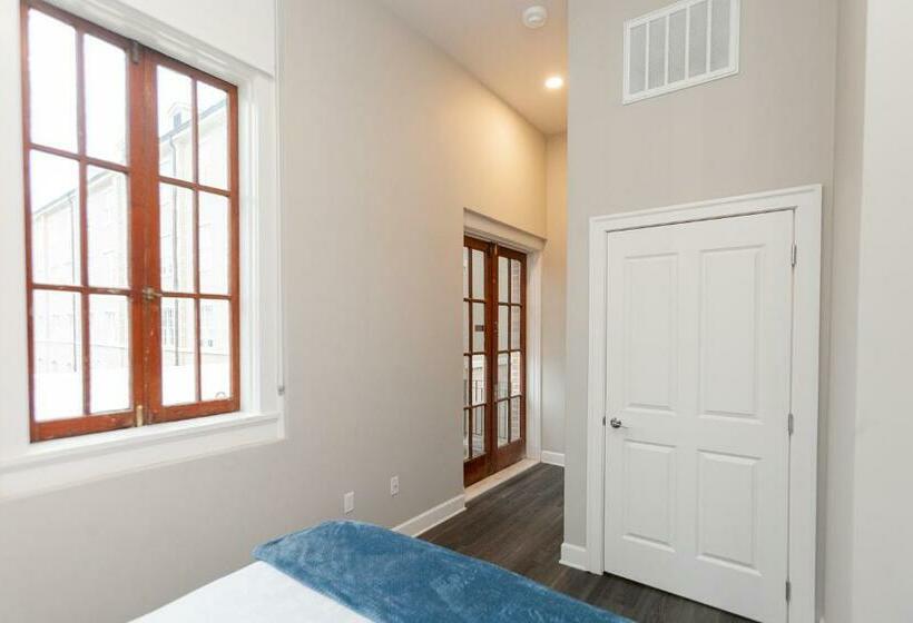 سوییت جونیور با بالکن, Bywater Suite