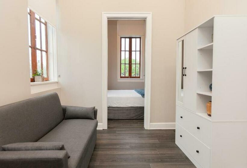 سوییت جونیور با بالکن, Bywater Suite