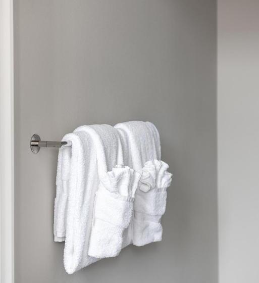 سوییت جونیور با بالکن, Bywater Suite