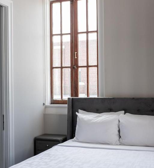 سوییت جونیور با بالکن, Bywater Suite