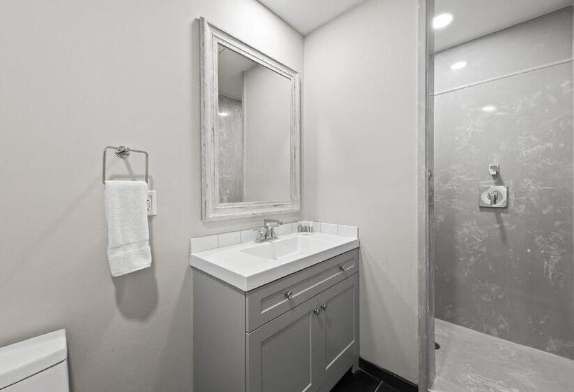 سوییت جونیور با بالکن, Bywater Suite