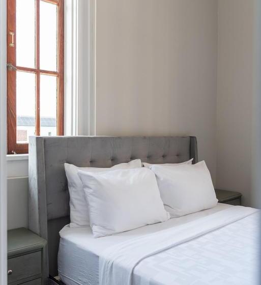 سوییت جونیور با بالکن, Bywater Suite