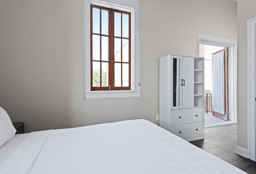 سوییت جونیور با بالکن, Bywater Suite