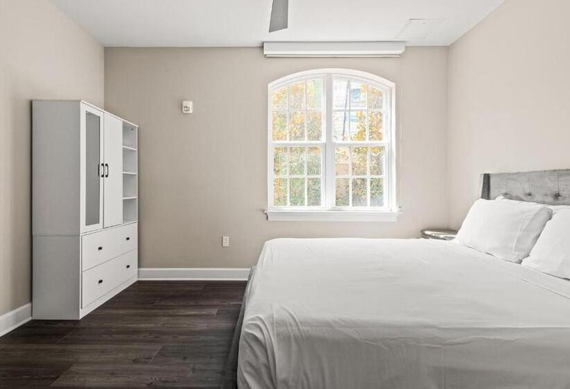 استودیوی استاندارد, Bywater Suite