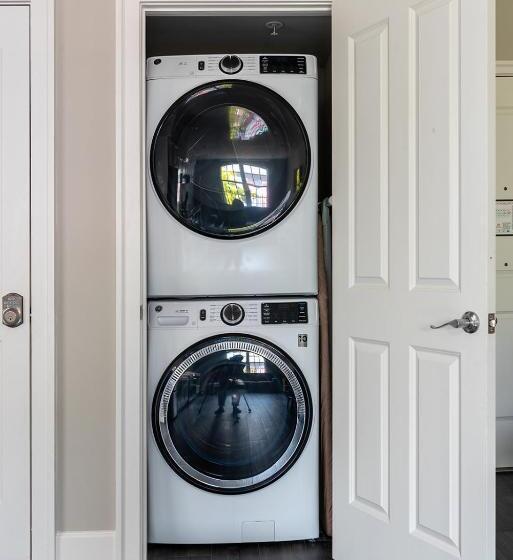 استودیوی استاندارد, Bywater Suite