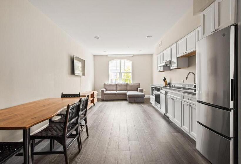 스탠다드 스튜디오, Bywater Suite