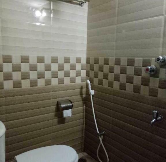 اتاق اکونومی یک تخته, Royal Living Hotel & Suites