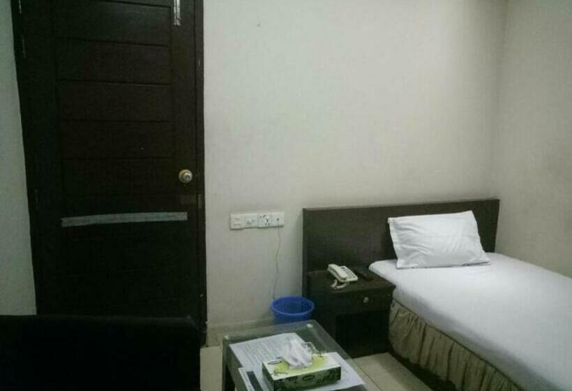 اتاق اکونومی یک تخته, Royal Living Hotel & Suites