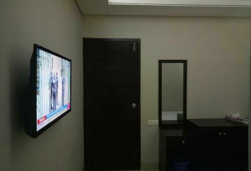 اتاق اکونومی یک تخته, Royal Living Hotel & Suites