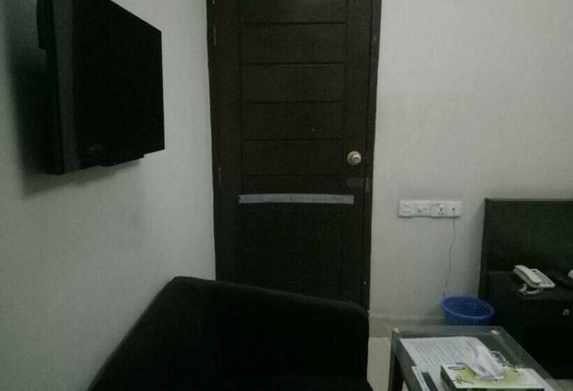 اتاق اکونومی یک تخته, Royal Living Hotel & Suites