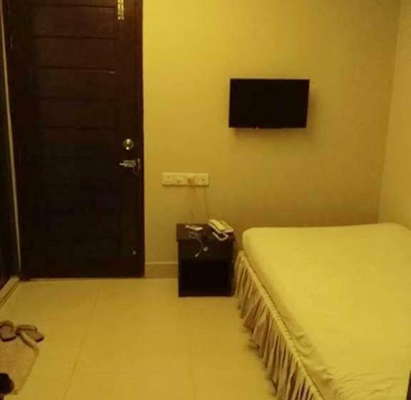 اتاق استاندارد یک نفره, Royal Living Hotel & Suites