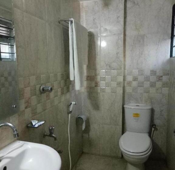 اتاق استاندارد یک نفره, Royal Living Hotel & Suites