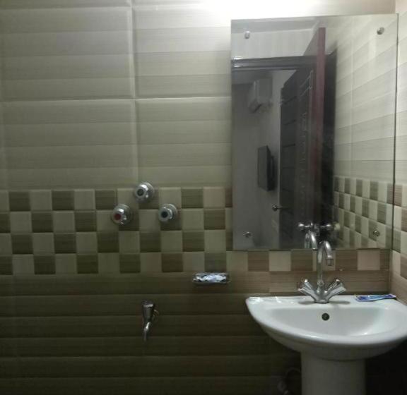 اتاق لوکس, Royal Living Hotel & Suites