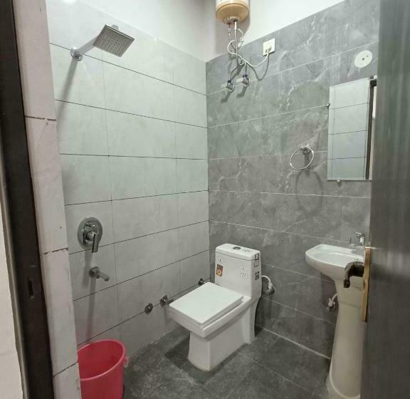 Трехместный Номер Классика, Oyo 81159  Crown