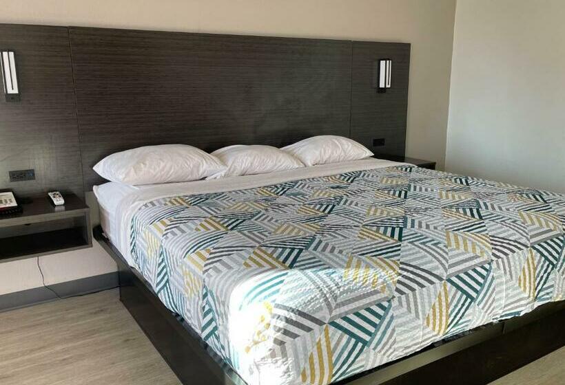 适合残疾人士使用的带超级大床的标准间, Studio 6 Stockbridge Ga Hwy 138 W